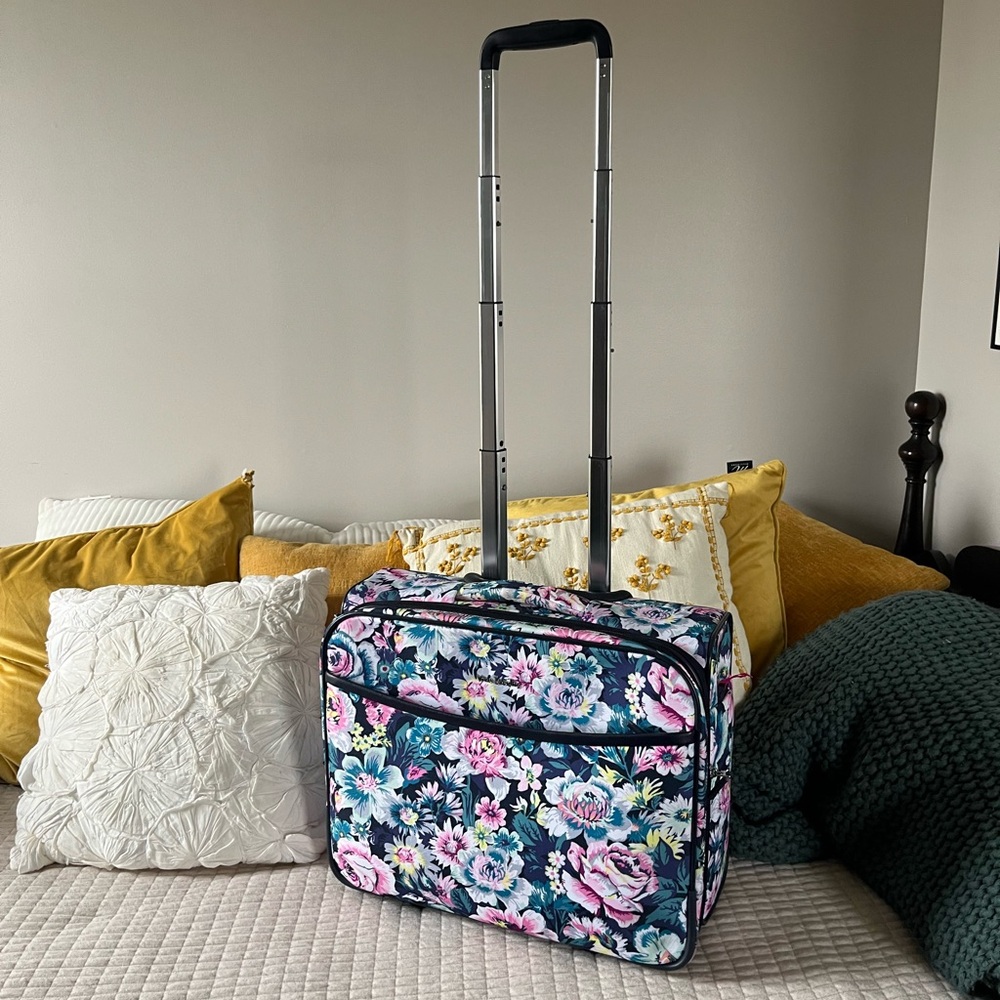 Vera Bradley Rolling Work Bag
Garden Grove Design - Picture 11 of 16